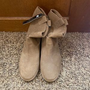 Brand new never worn Sorel water proof booties